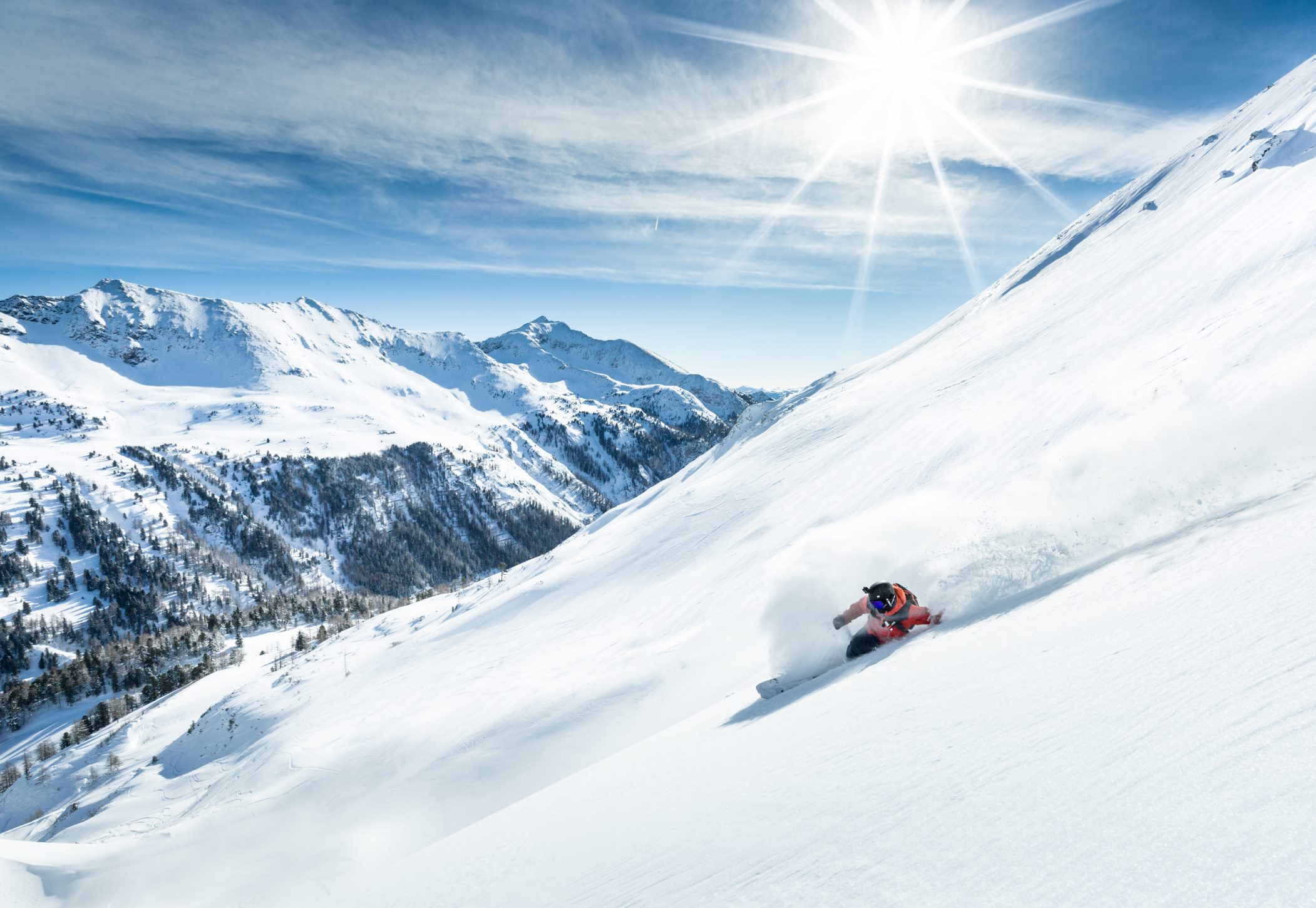 Skifahrer in Obertauern. Perfekte Pistenverhältnisse rund um das Hotel Tauernpasshöhe. ©TVB_Obertauern