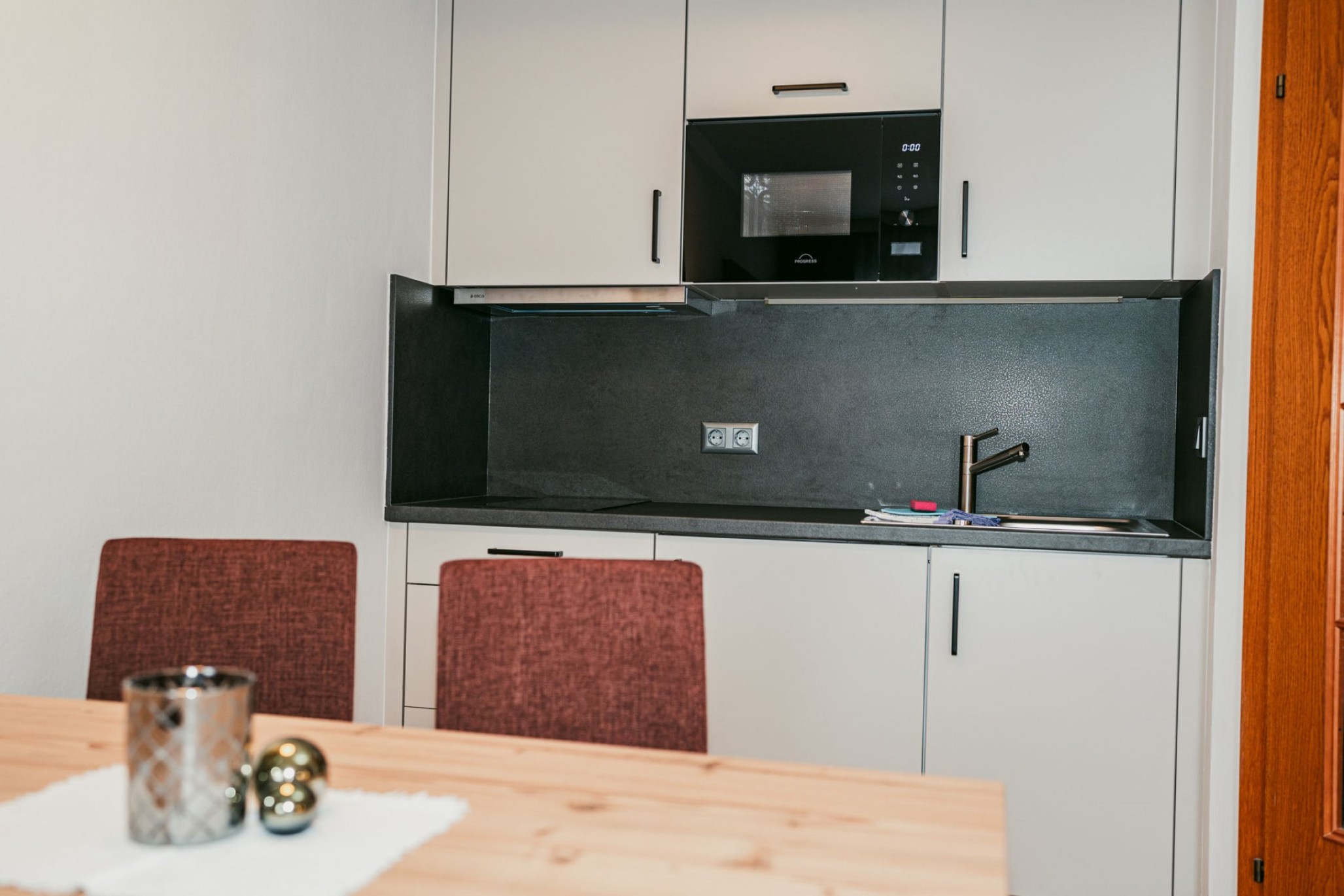 Küche und Essbereich in der Ferienwohnung Typ B im Apparthotel Samson im Salzburger Land