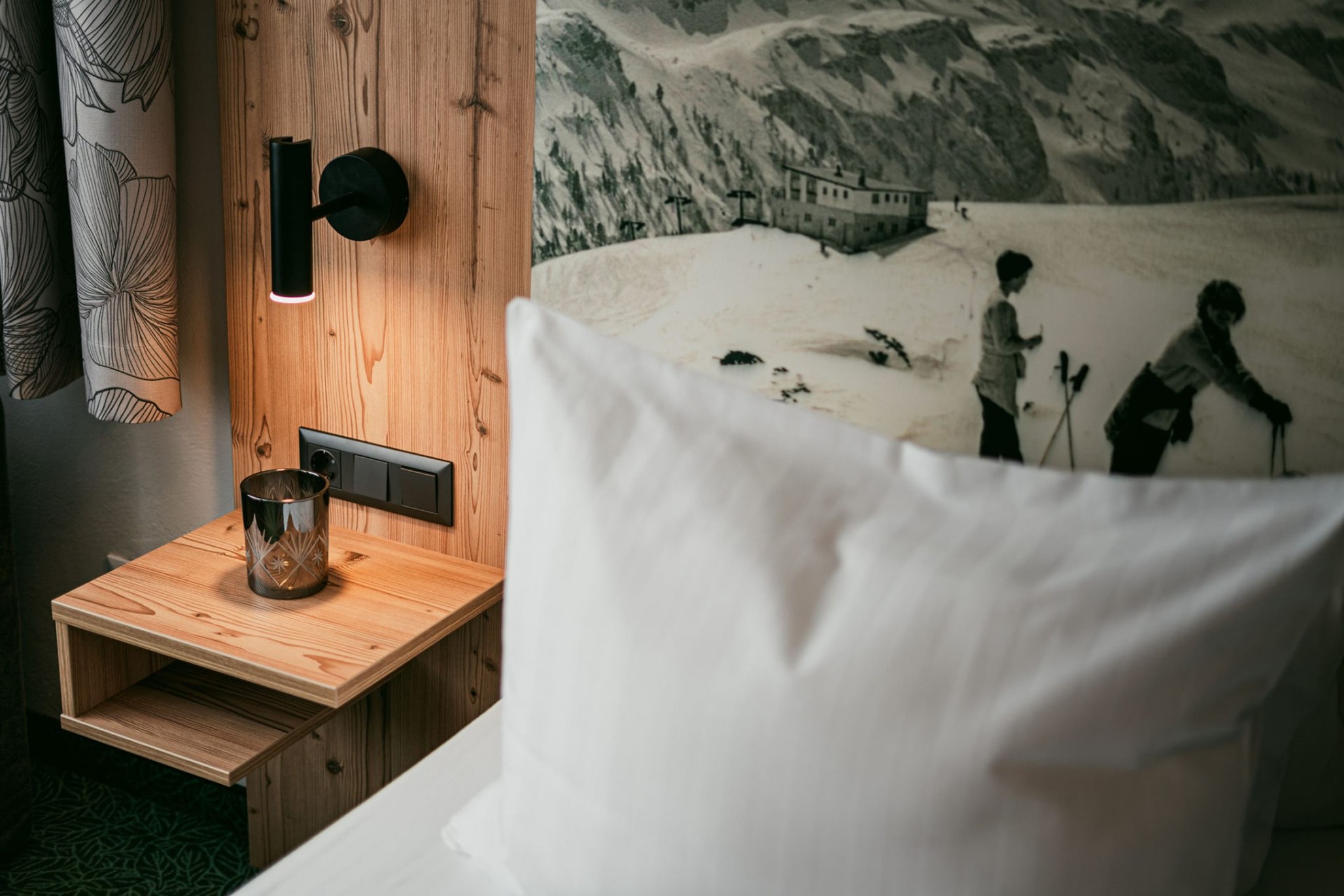 Detailaufnahme von Kissen im im Standard Komfortzimmer im Apparthotel Samson in Obertauern